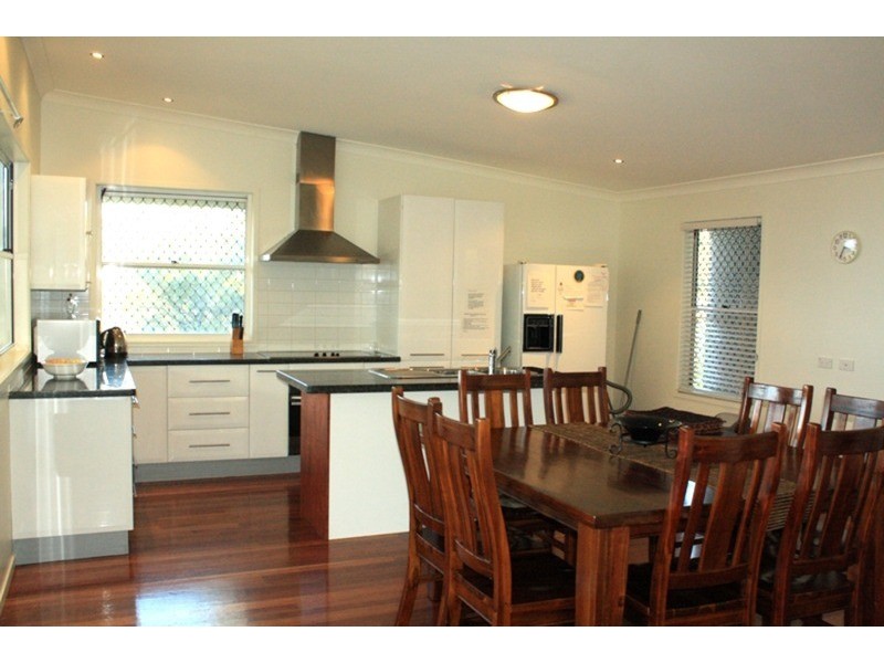 16 Cumming Parade, Point Lookout QLD 4183
