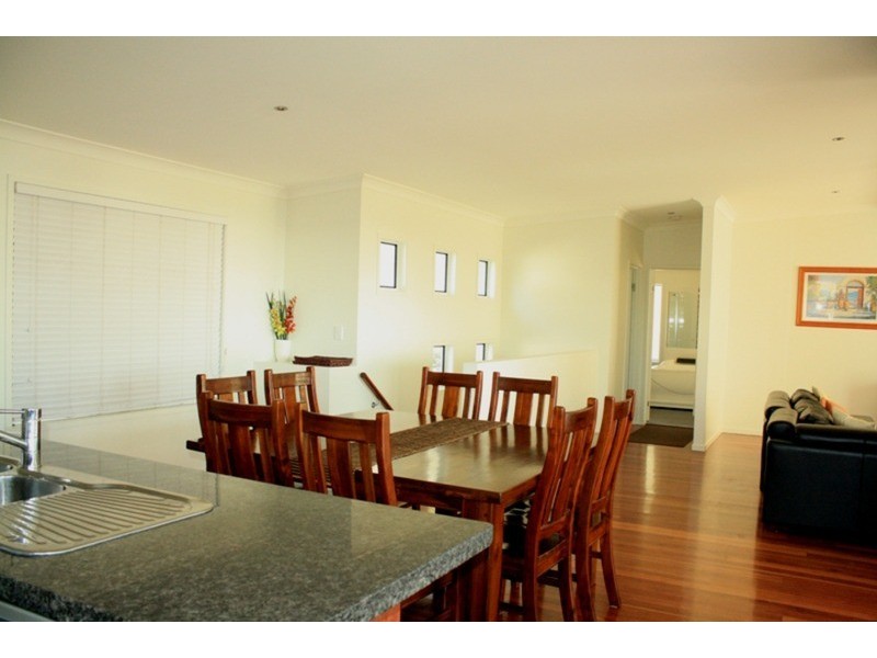 16 Cumming Parade, Point Lookout QLD 4183