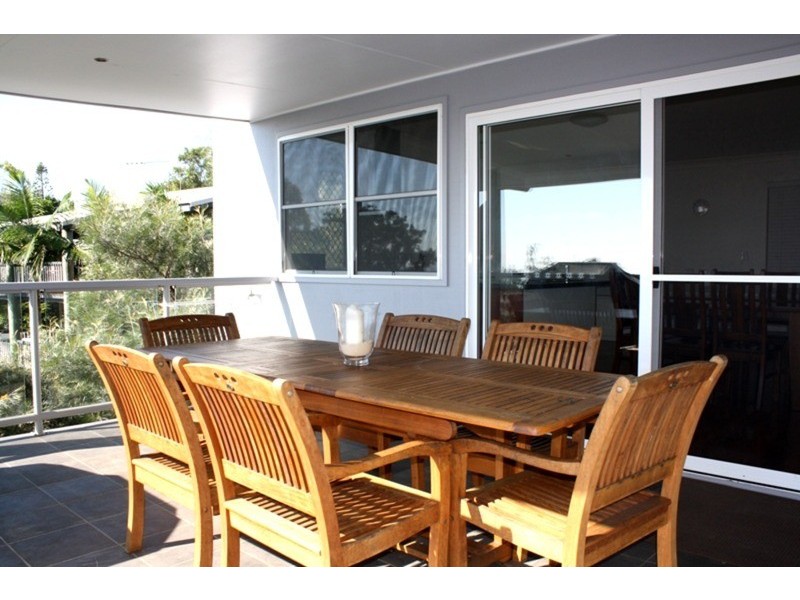 16 Cumming Parade, Point Lookout QLD 4183