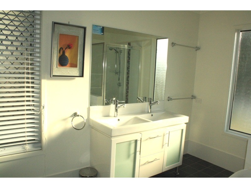 16 Cumming Parade, Point Lookout QLD 4183