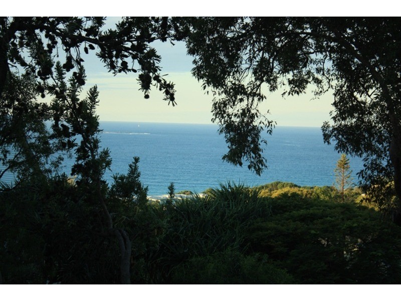 4 Baker Court, Point Lookout QLD 4183