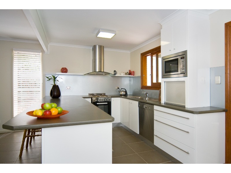 2/3 Prosperity Street, Point Lookout QLD 4183