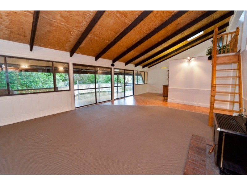 102 Dickson Way, Point Lookout QLD 4183