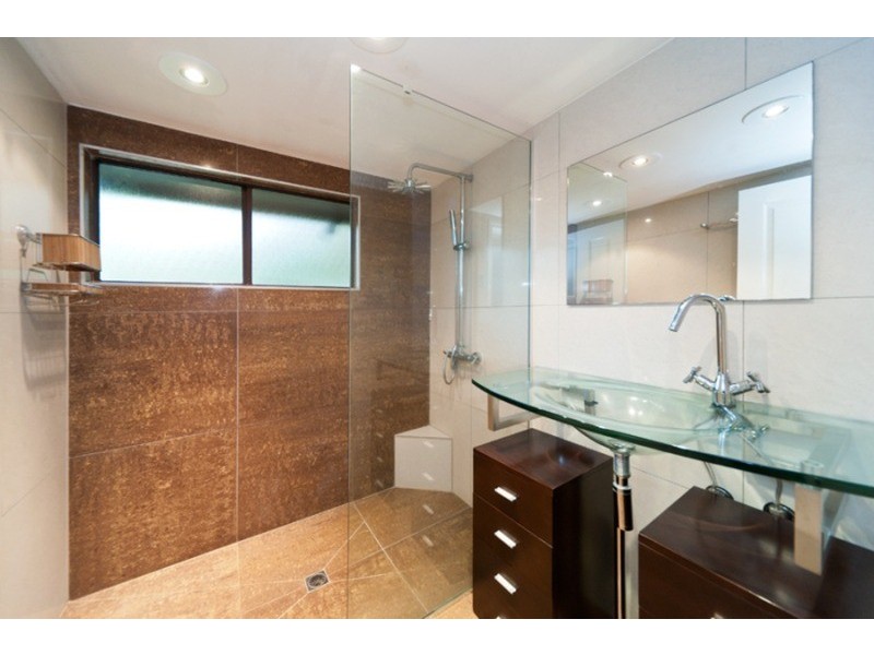 102 Dickson Way, Point Lookout QLD 4183