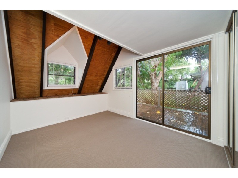 102 Dickson Way, Point Lookout QLD 4183