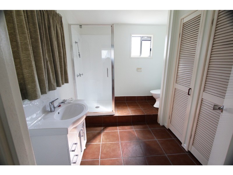 16 Kawana Street, Amity Point QLD 4183