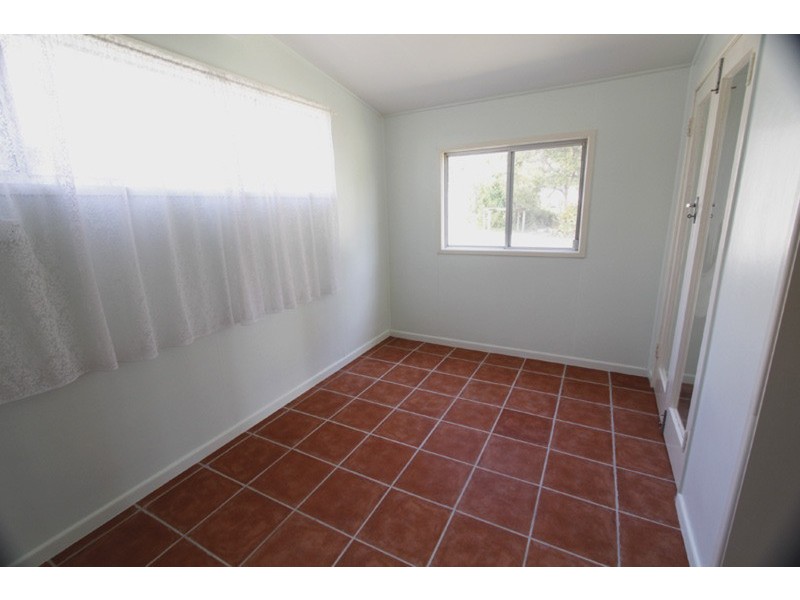 16 Kawana Street, Amity Point QLD 4183