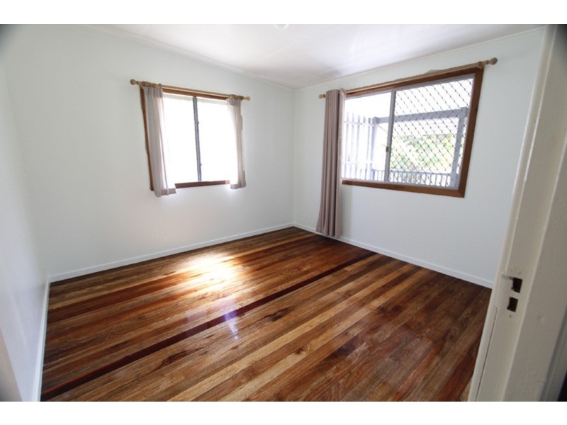 16 Kawana Street, Amity Point QLD 4183