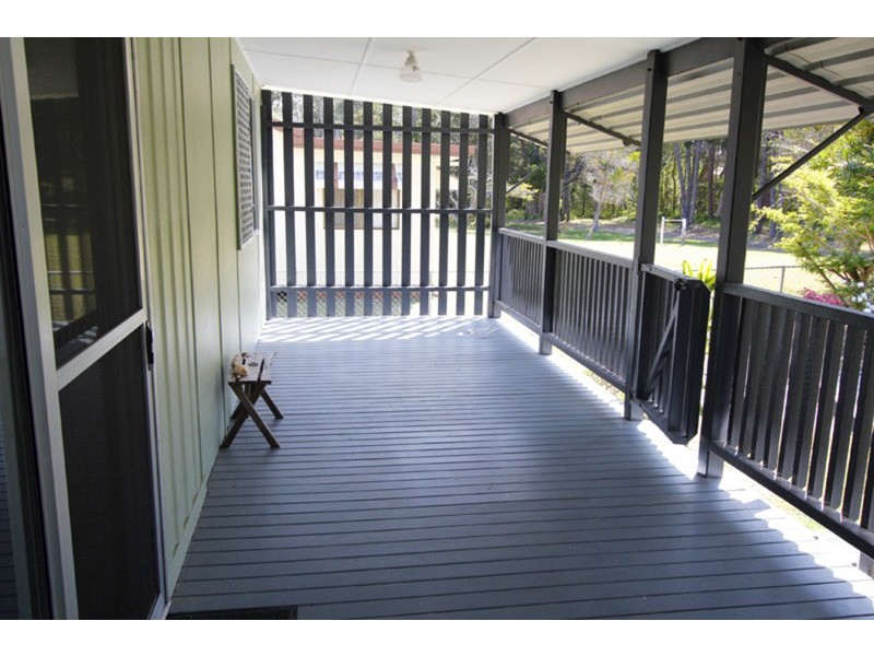 16 Kawana Street, Amity Point QLD 4183