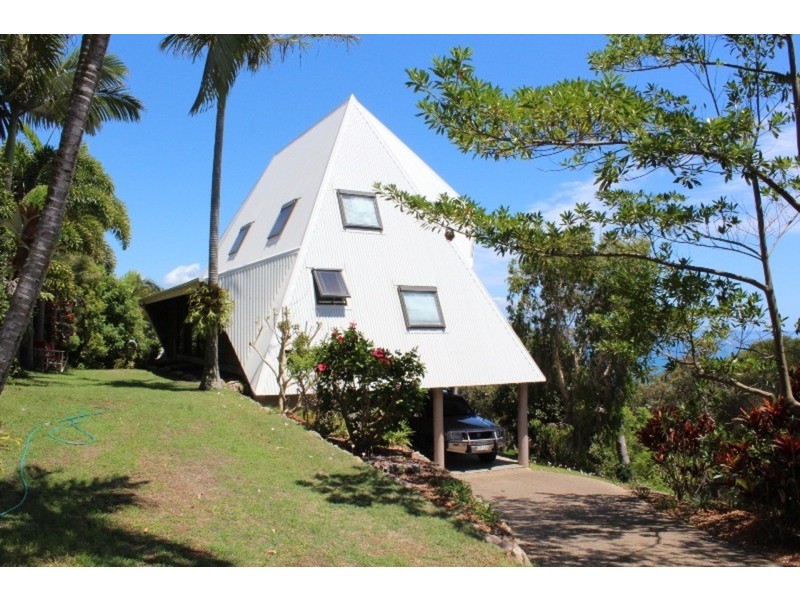 3 Cumming  Parade, Point Lookout QLD 4183