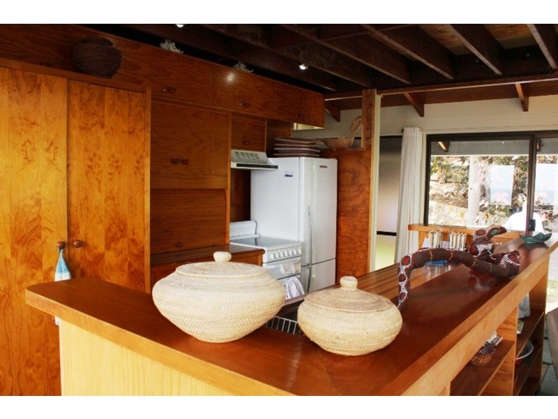 3 Cumming  Parade, Point Lookout QLD 4183