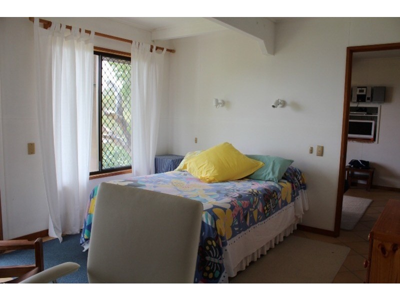 3 Cumming  Parade, Point Lookout QLD 4183