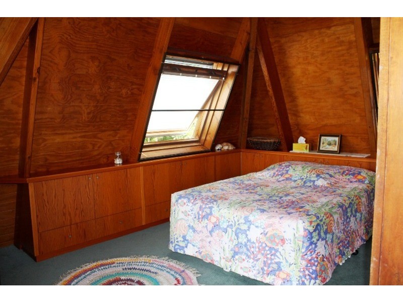 3 Cumming  Parade, Point Lookout QLD 4183