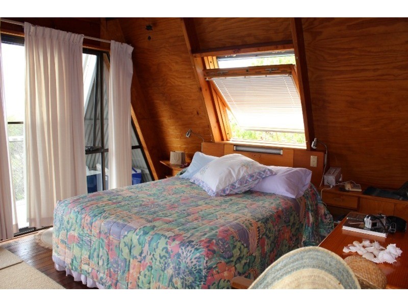 3 Cumming  Parade, Point Lookout QLD 4183