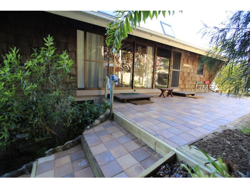 3 Cumming  Parade, Point Lookout QLD 4183