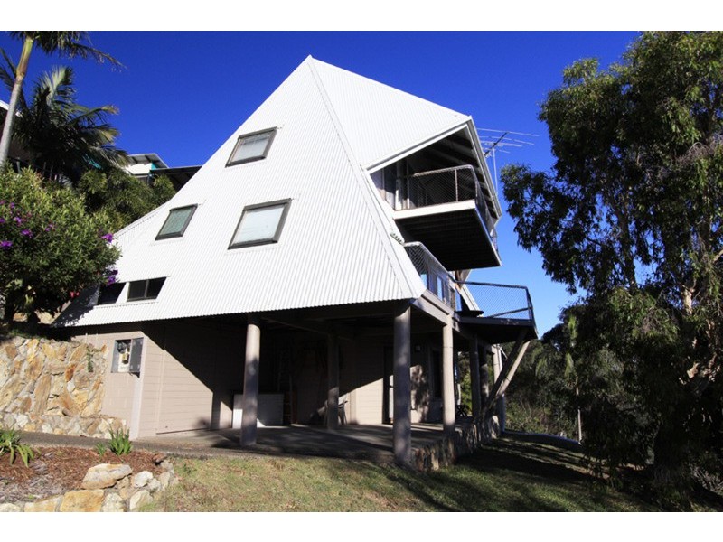 3 Cumming  Parade, Point Lookout QLD 4183