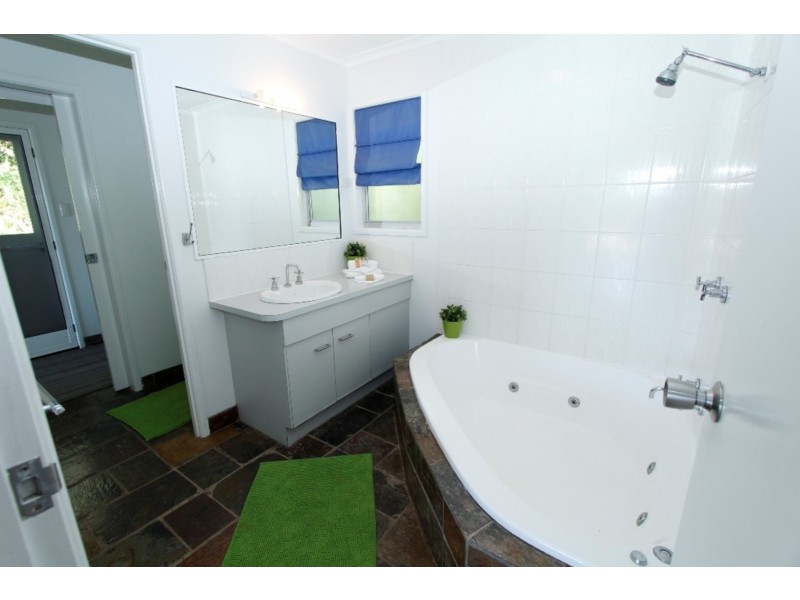 3 Donohue Street, Point Lookout QLD 4183