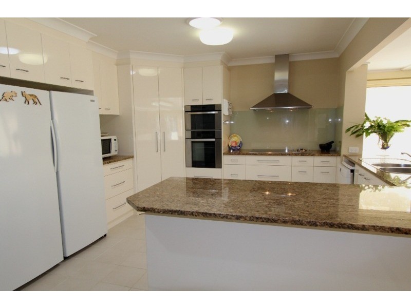 62 Kindara Street, Amity Point QLD 4183