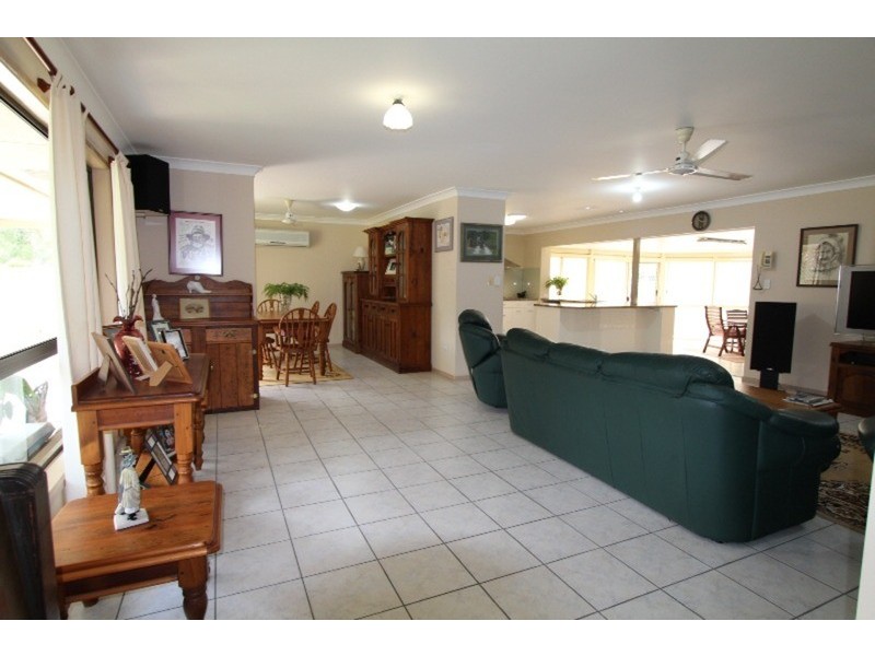 62 Kindara Street, Amity Point QLD 4183