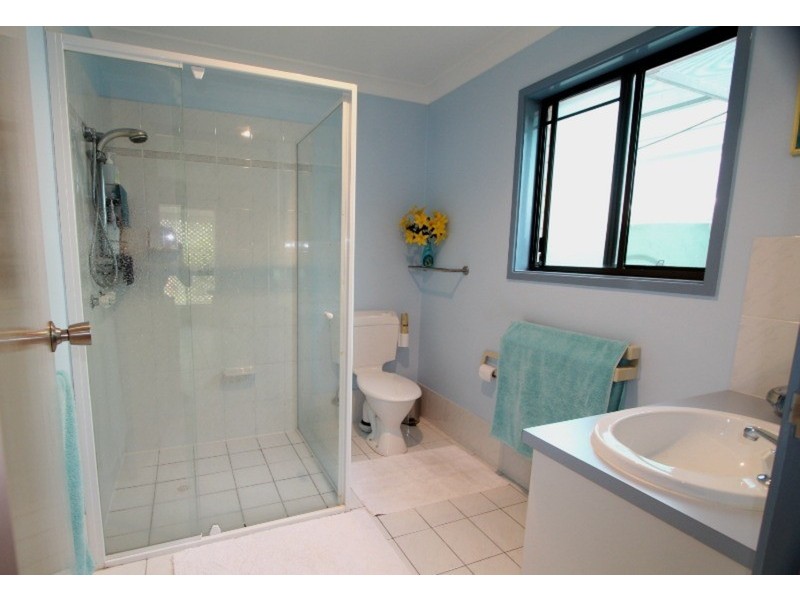 62 Kindara Street, Amity Point QLD 4183