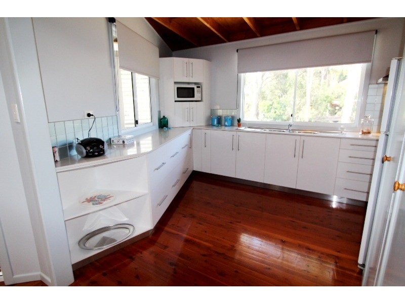 24 Kindara Street, Amity Point QLD 4183