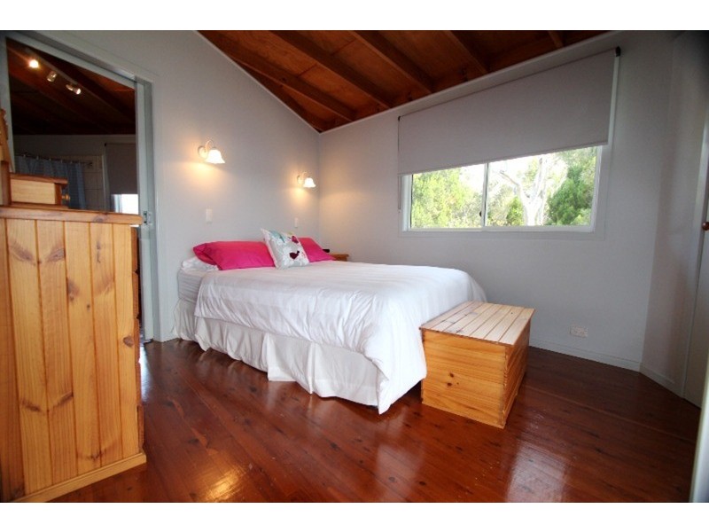 24 Kindara Street, Amity Point QLD 4183