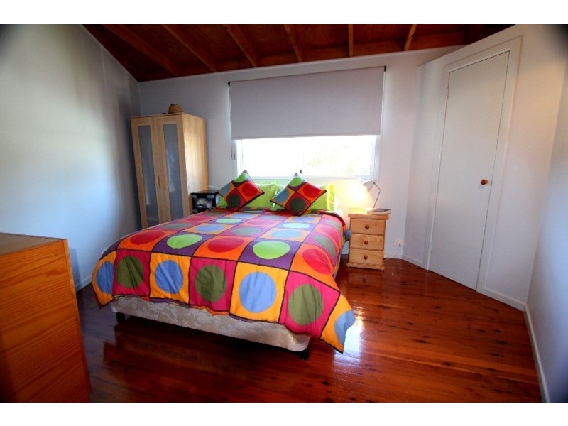 24 Kindara Street, Amity Point QLD 4183