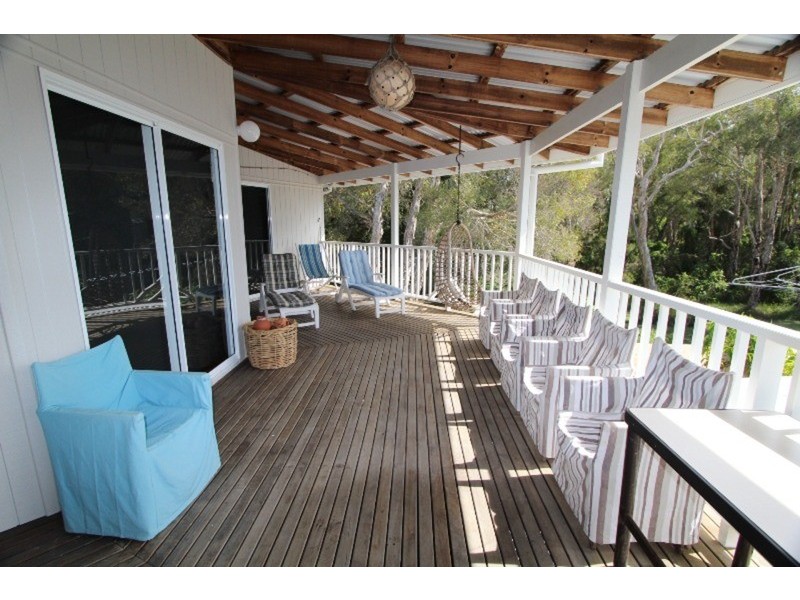 24 Kindara Street, Amity Point QLD 4183