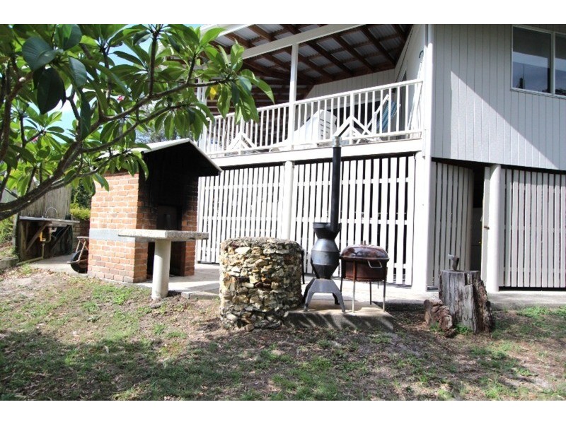 24 Kindara Street, Amity Point QLD 4183