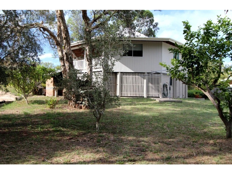 24 Kindara Street, Amity Point QLD 4183