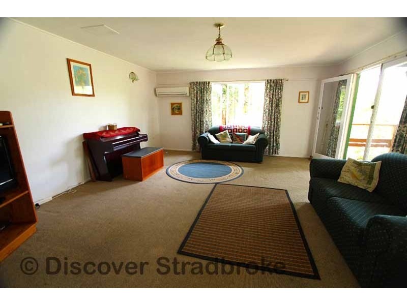 11 Sovereign Road, Amity Point QLD 4183