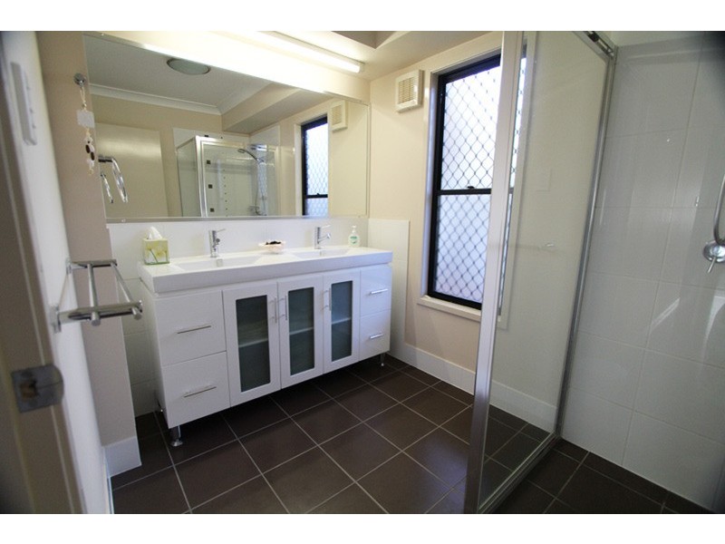 2/31 Cumming Parade, Point Lookout QLD 4183