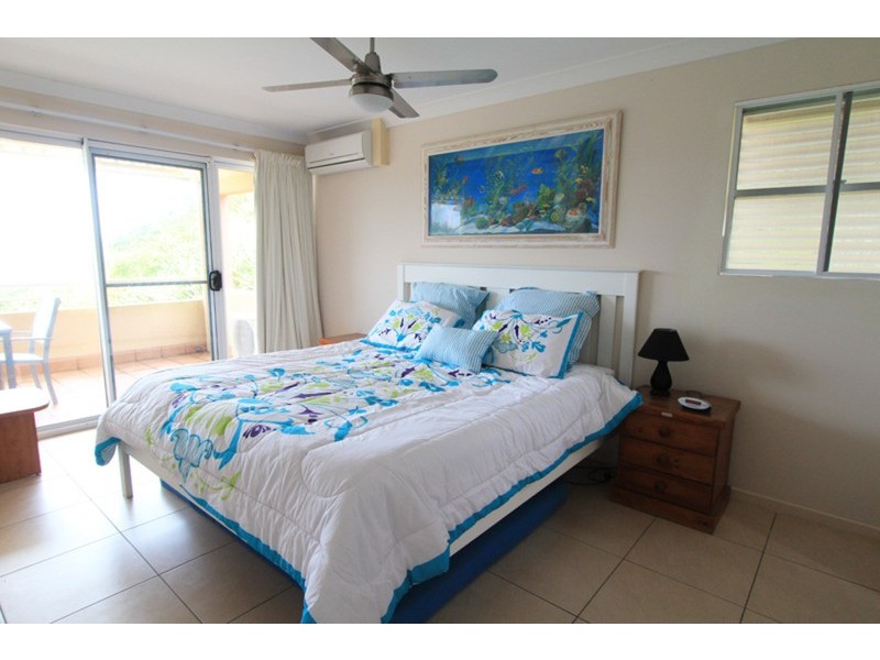 18/1-5 Samarinda Drive, Point Lookout QLD 4183