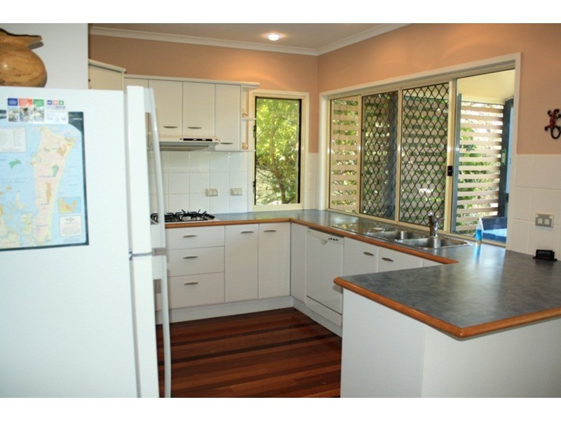 30 Bigoon Road, Point Lookout QLD 4183