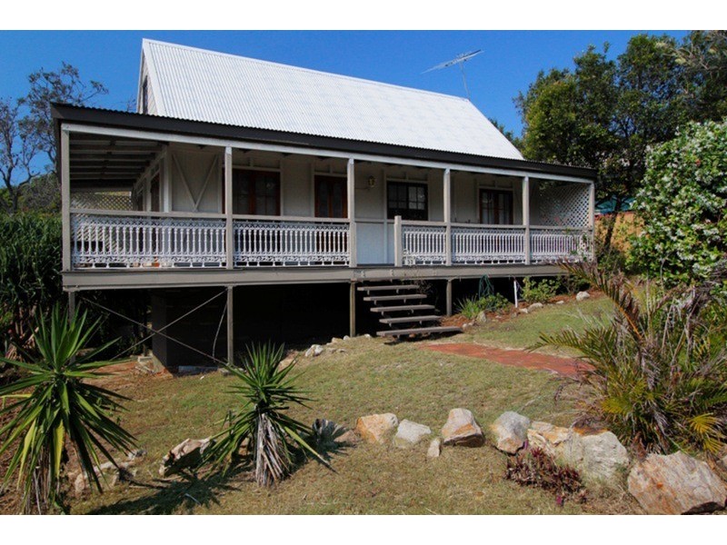 32 Cumming Parade, Point Lookout QLD 4183