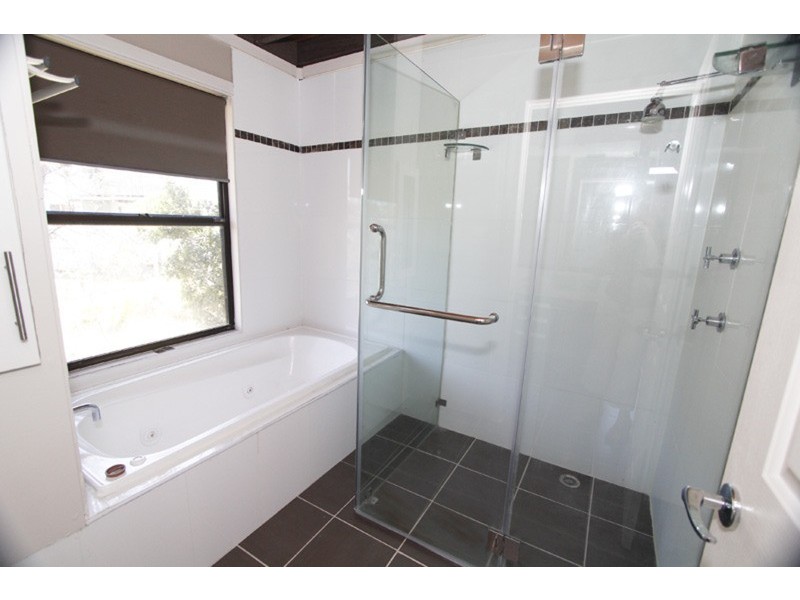 32 Cumming Parade, Point Lookout QLD 4183