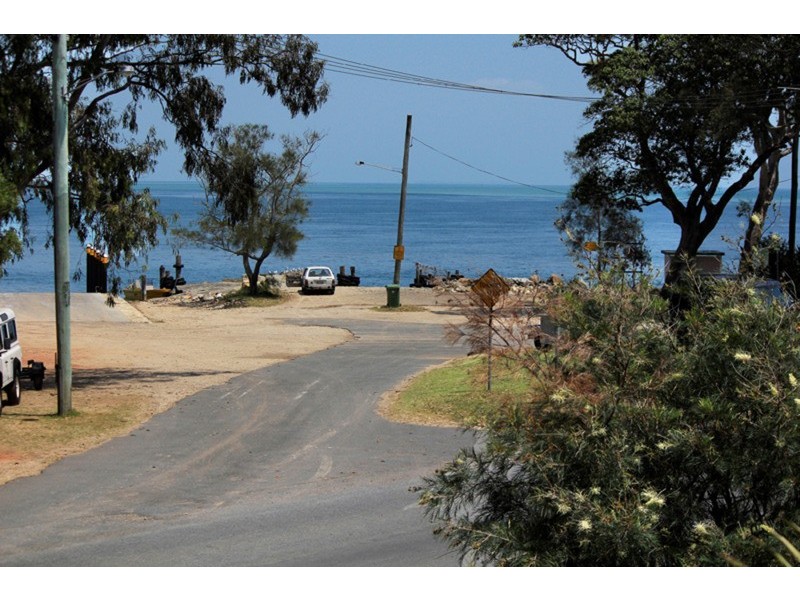 5 Clayton Road, Amity Point QLD 4183