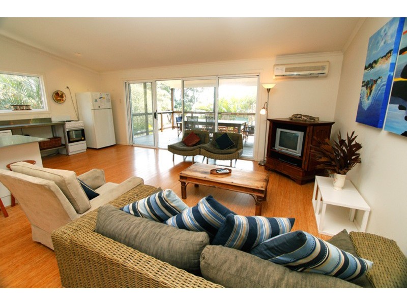 5 Clayton Road, Amity Point QLD 4183