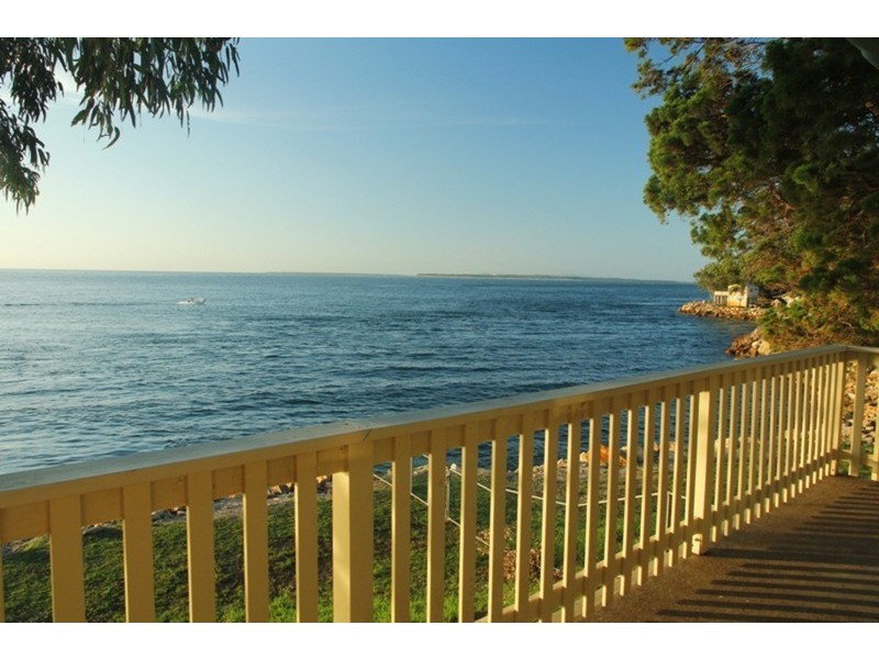 2/1 Kindara Street, Amity Point QLD 4183