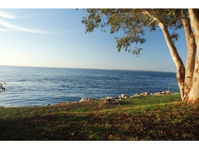 2/1 Kindara Street, Amity Point QLD 4183