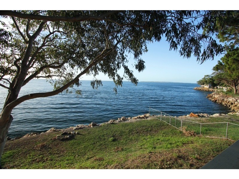 2/1 Kindara Street, Amity Point QLD 4183