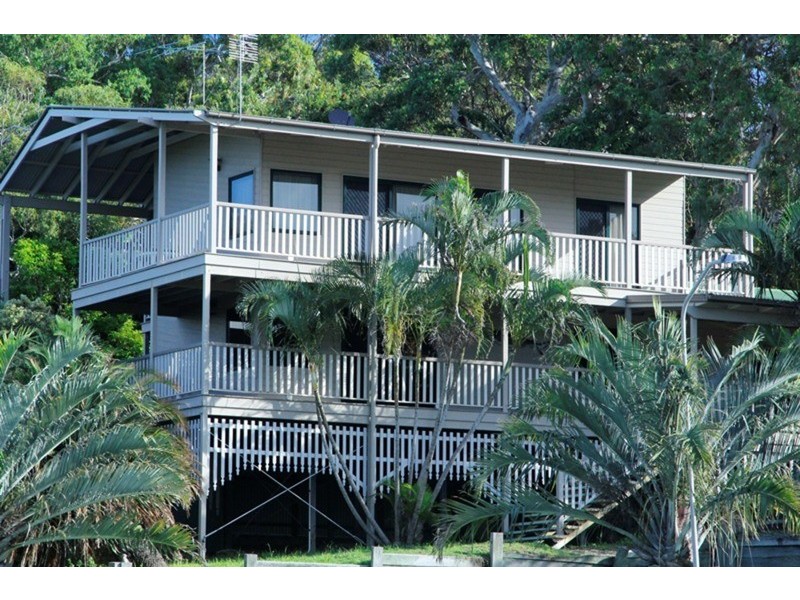 44 Cumming Parade, Point Lookout QLD 4183