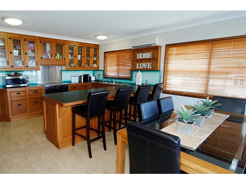 120 Rainbow Crescent, Dunwich QLD 4183