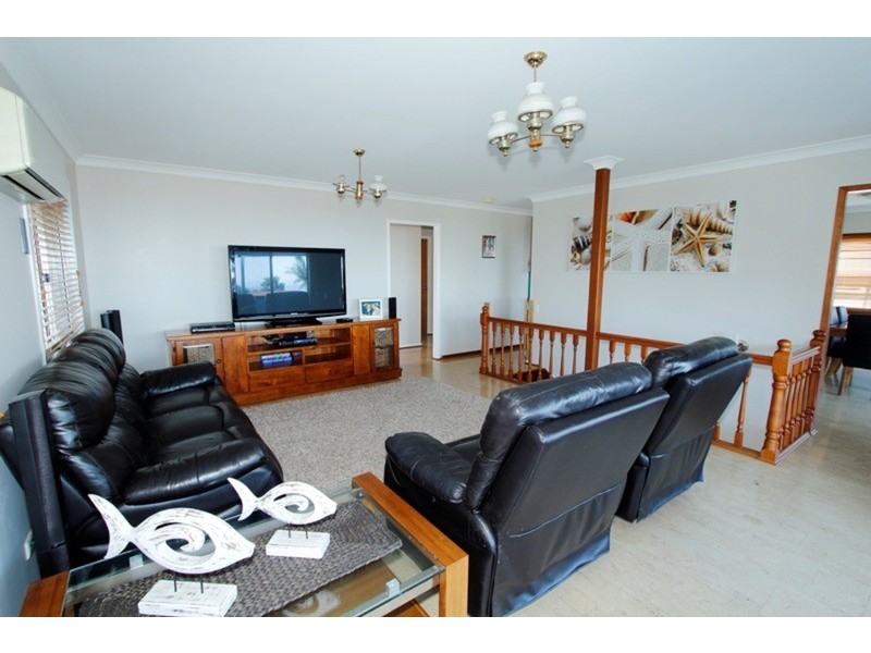 120 Rainbow Crescent, Dunwich QLD 4183