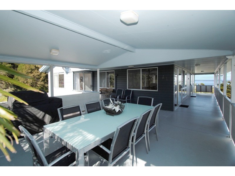 120 Rainbow Crescent, Dunwich QLD 4183