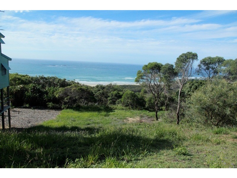 13 Cumming  Parade, Point Lookout QLD 4183