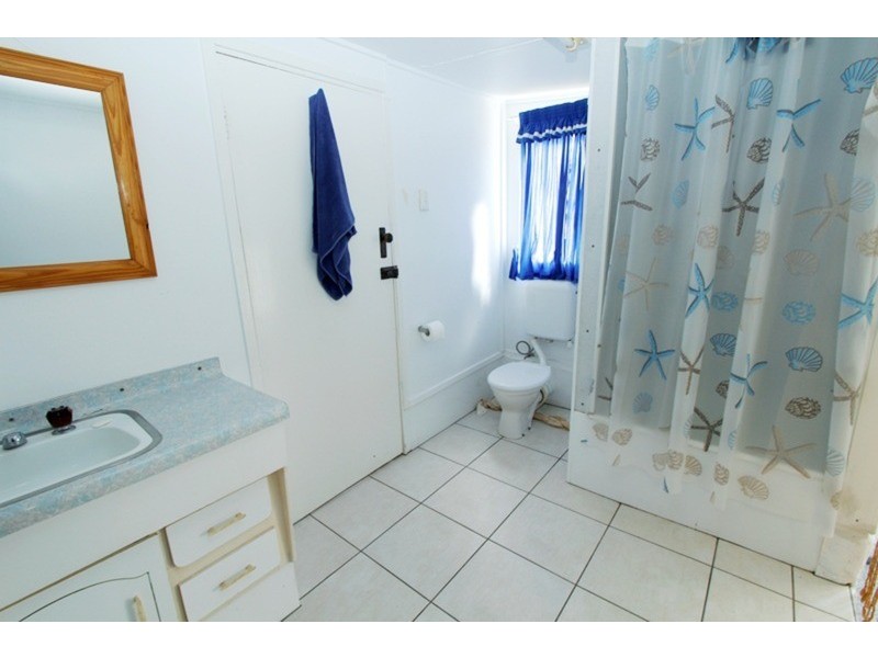 4 Oxley Parade, Dunwich QLD 4183