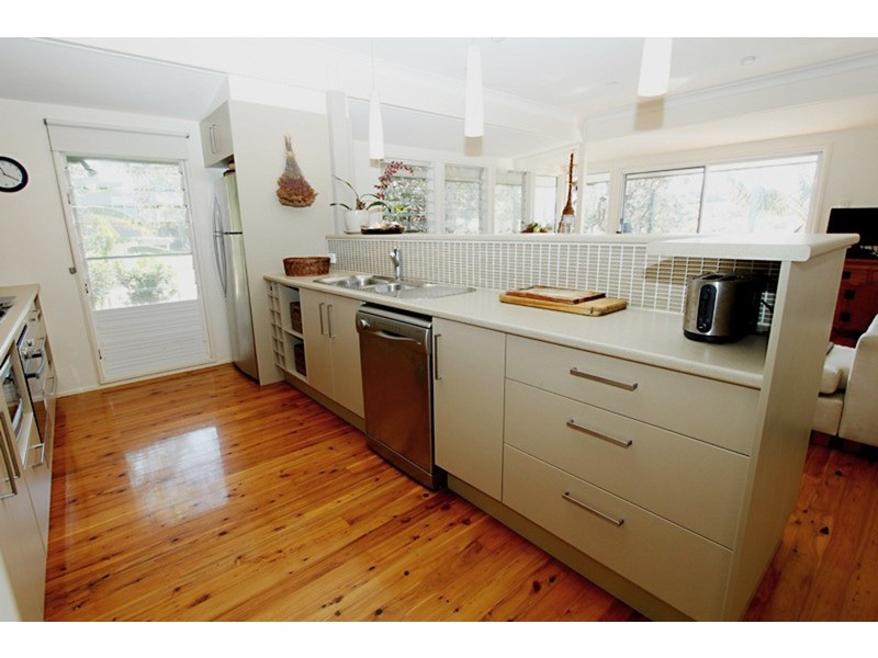 49 Cumming Parade, Point Lookout QLD 4183