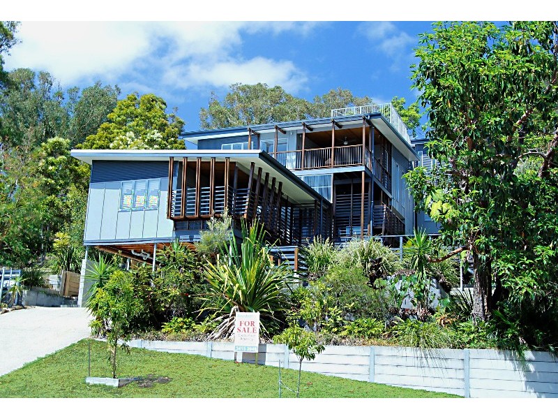 76 Tramican Street, Point Lookout QLD 4183