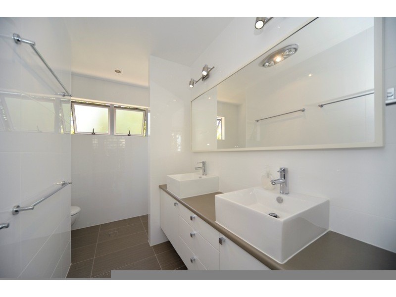 76 Tramican Street, Point Lookout QLD 4183